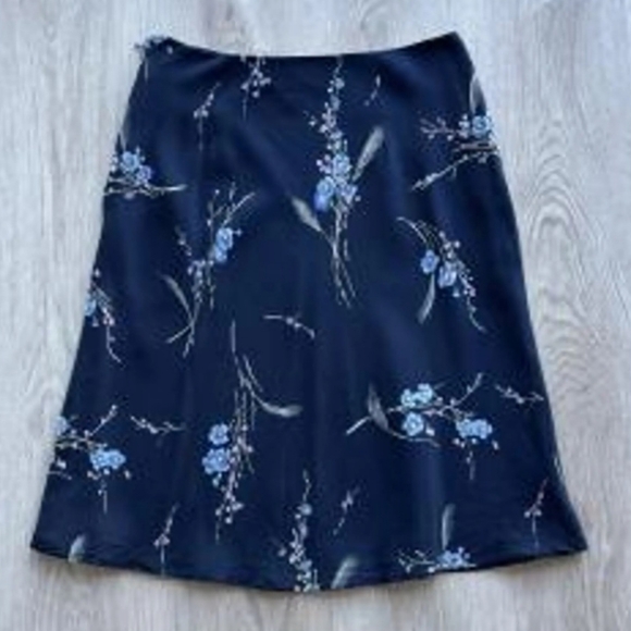 Ann Taylor Dresses & Skirts - ANN TAYLOR WOMEN'S 100% SILK BLUE FLORAL SKIRT SIZE 12
